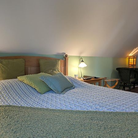 Bed and Breakfast Au Saut Du Lit Magog Екстер'єр фото