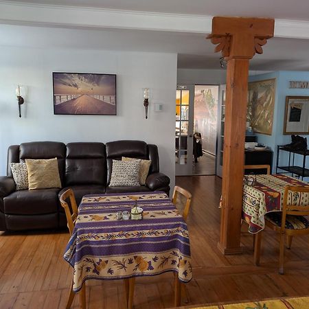 Bed and Breakfast Au Saut Du Lit Magog Екстер'єр фото