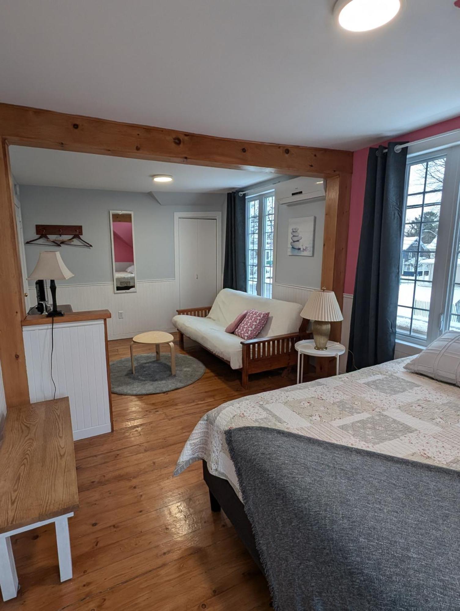 Bed and Breakfast Au Saut Du Lit Magog Екстер'єр фото
