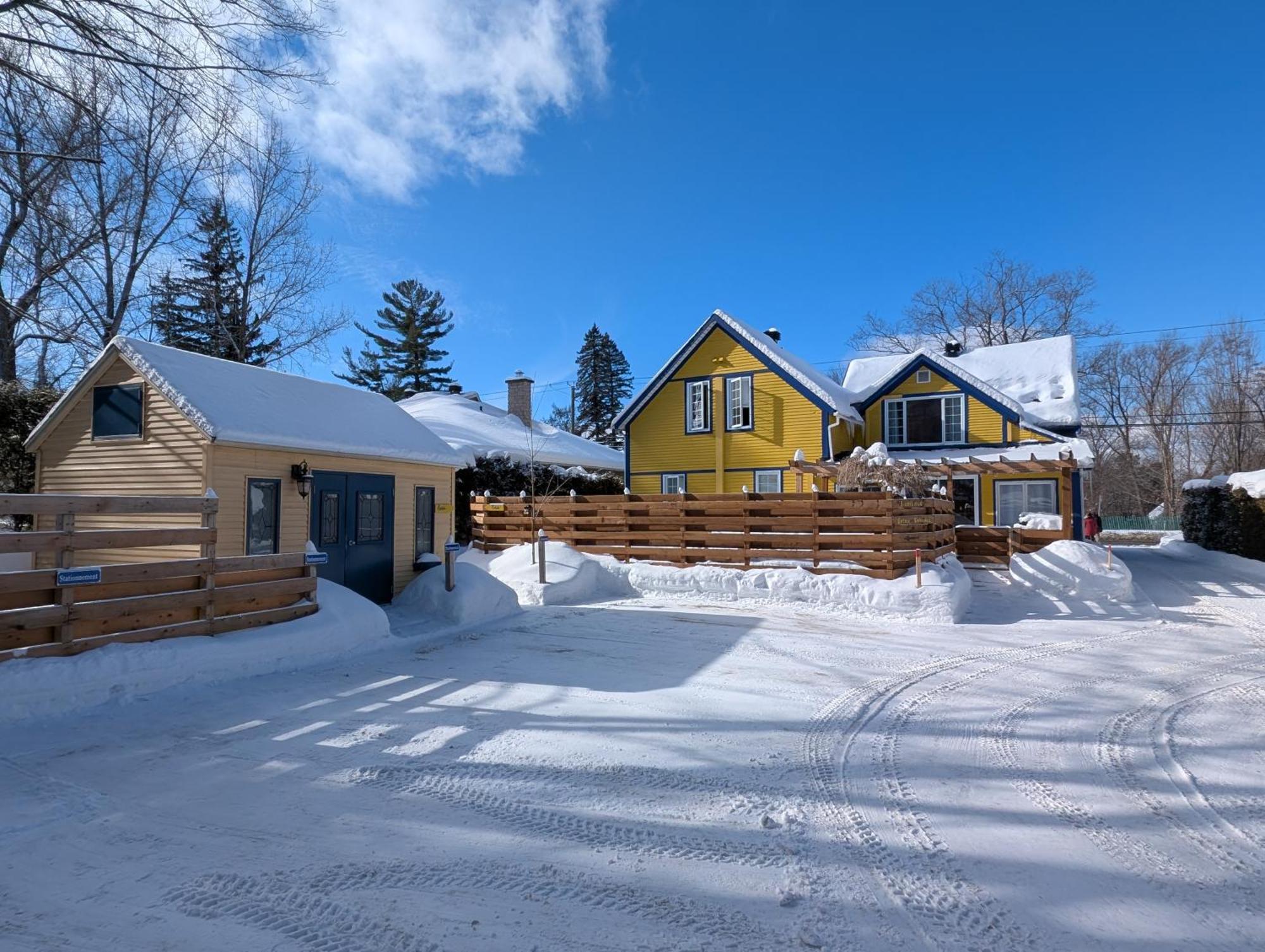 Bed and Breakfast Au Saut Du Lit Magog Екстер'єр фото