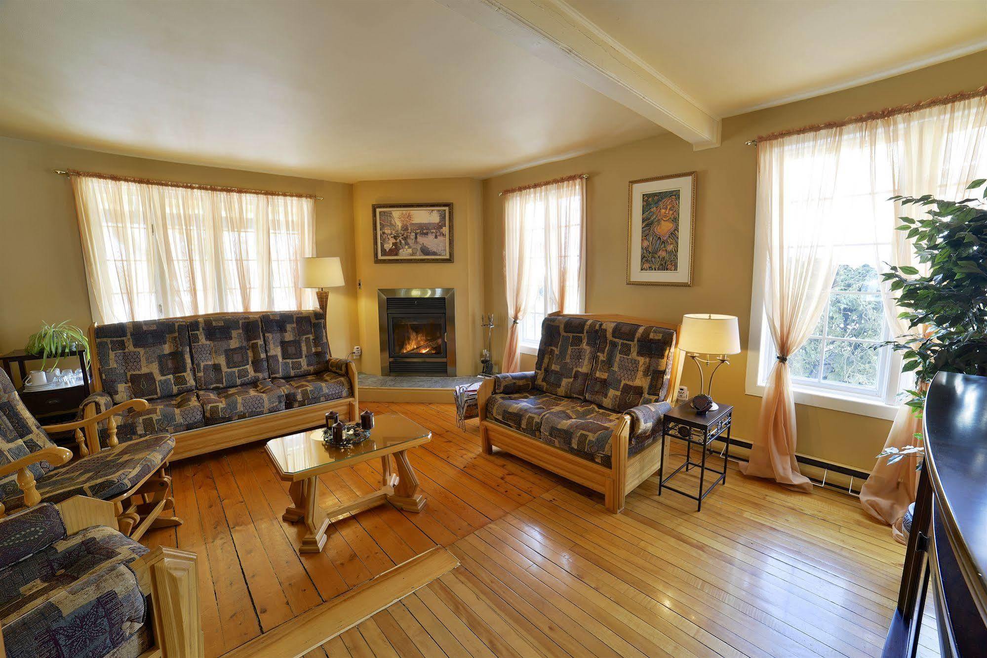 Bed and Breakfast Au Saut Du Lit Magog Екстер'єр фото